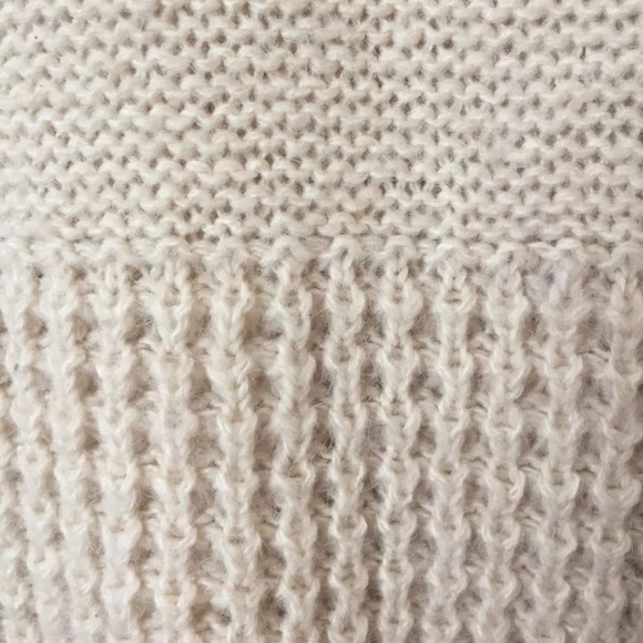 NWOT cream American Eagle sweater - Picture 3 of 4